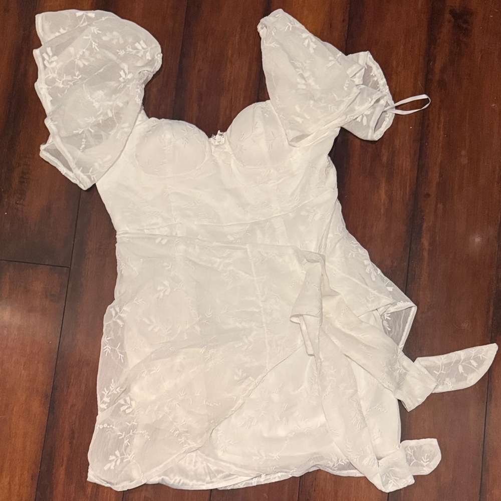 Selfie Leslie White Floral Embroidered Mini Dress Size Large